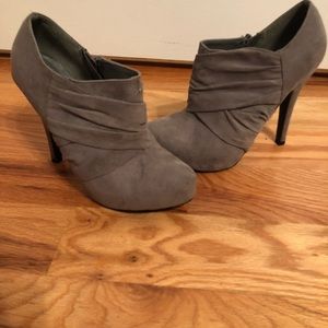 Grey guess booties